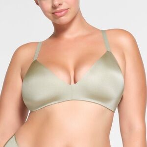 SKIMS Light Sage Wireless T-Shirt Bra